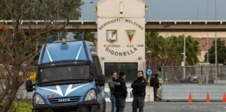 Dopo Craxi, la crisi di Sigonella si ripete. Cosa sappiamo sul rifiuto del ministro Crosetto a concedere la base aerea agli USA