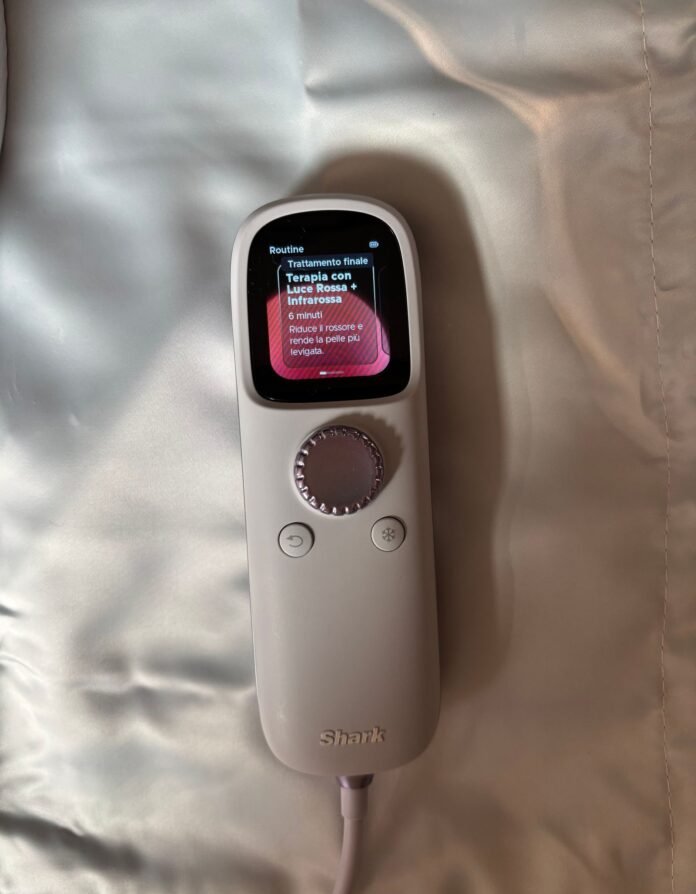Shark CryoGlow combina led e freddo per una spa domestica in soli 8 minuti