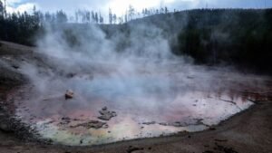 Yellowstone, torna in attività il geyser acido Echinus
