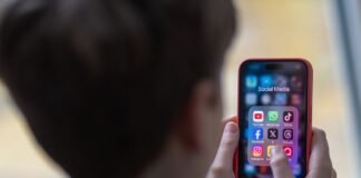 Sul tema social network ai minori, l’Italia è ancora ferma agli annunci (e alle polemiche)