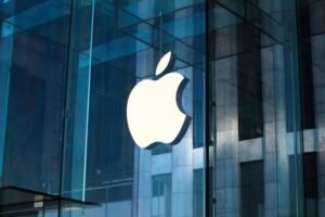 Apple, altro trimestre record: iPhone 17 traina i ricavi, nuovo massimo per i servizi