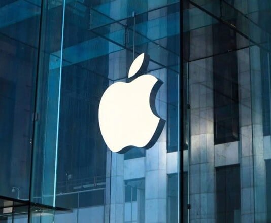 Apple, altro trimestre record: iPhone 17 traina i ricavi, nuovo massimo per i servizi