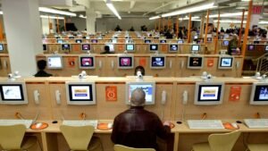 Dalla pubblicità online all’AI, così il web ha trasformato le persone in target (e ora rischia di implodere)