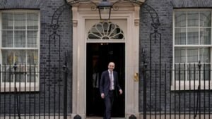 Esplode il caso Palantir, accesso illimitato alle identità dei pazienti britannici mentre il ministero della Salute cambia guida