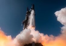 Starship V3 missione compiuta: debutta con successo il razzo di Spacex