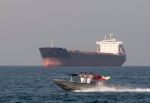 Stretto di Hormuz, come la flotta di piccole imbarcazioni iraniane armate sta paralizzando la navigazione. È la mosquito fleet