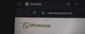 WhatsApp: 7 segnali che rivelano una truffa, così i cybercriminali rubano dati e soldi