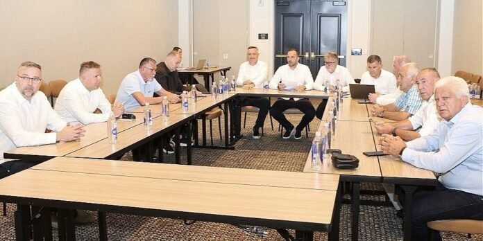 Čelnici Nogometnog saveza BiH u Americi izglasali promjene: Sezona počinje Superkupom, smanjen broj službenih lica