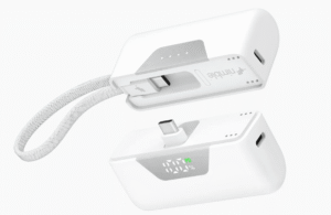 Il powerbank che si divide in due per ricaricare più dispositivi