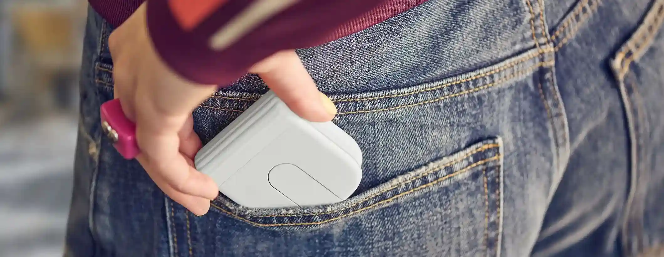 Logitech ha creato un mouse che si piega: entra in tasca e promette di rivoluzionare il lavoro in mobilità Logitech ha creato un mouse che si piega: entra in tasca e promette di rivoluzionare il lavoro in mobilità