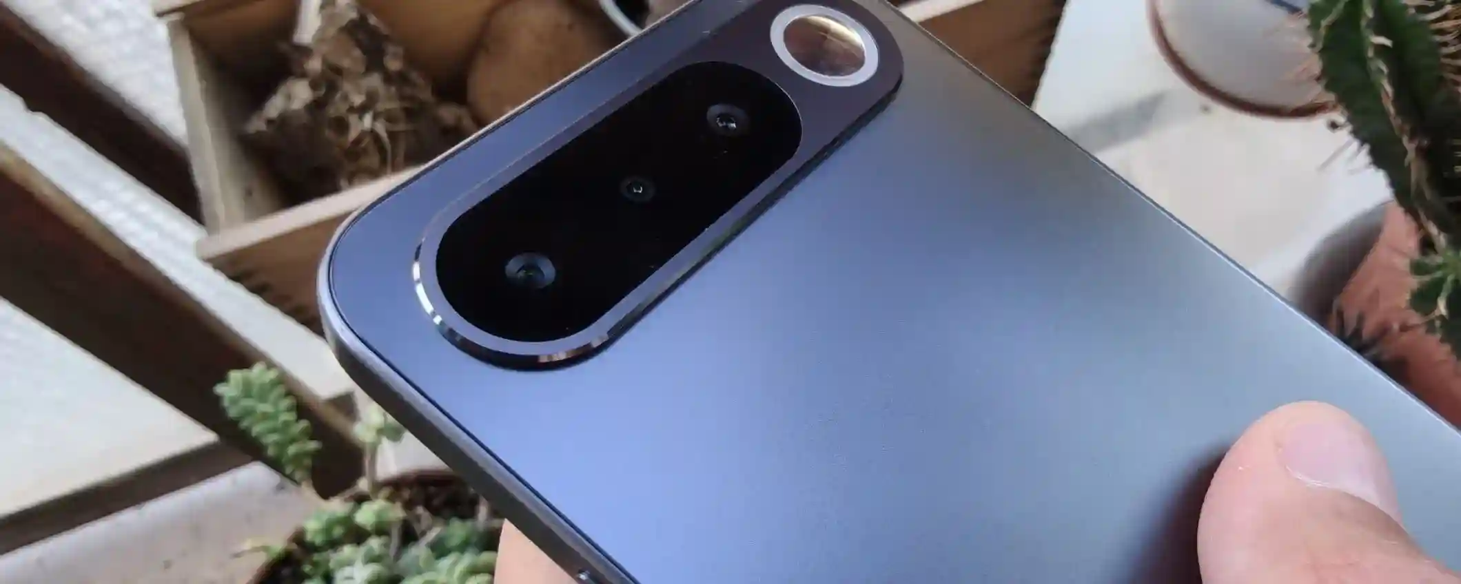 realme 16 5G: è leggerissimo, geniale per i selfie, ma le performance non brillano | Recensione realme 16 5G: è leggerissimo, geniale per i selfie, ma le performance non brillano | Recensione