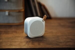 Rinomina speaker Bluetooth in "BOMB", teenager causa emergenza in aereo