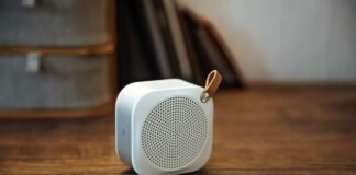 Rinomina speaker Bluetooth in “BOMB”, teenager causa emergenza in aereo Rinomina speaker Bluetooth in "BOMB", teenager causa emergenza in aereo