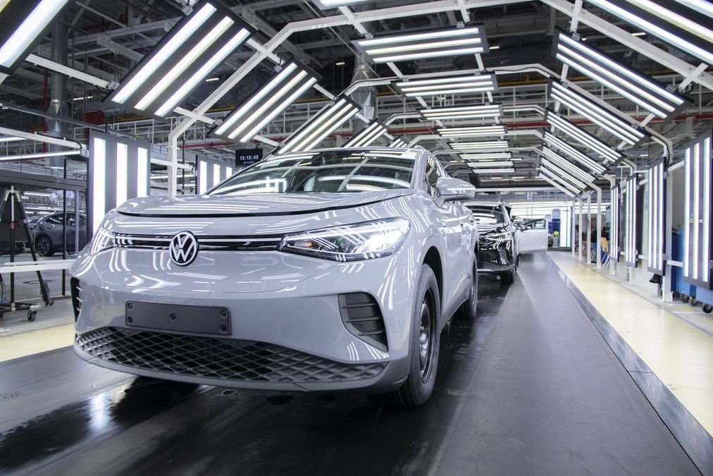 Volkswagen fa cassa per finanziare l&rsquo;elettrico: ceduto il 51% di Everllence