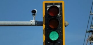 Waze aggiunge i semafori alle mappe, ma i tempi fanno discutere Waze aggiunge i semafori alle mappe, ma i tempi fanno discutere